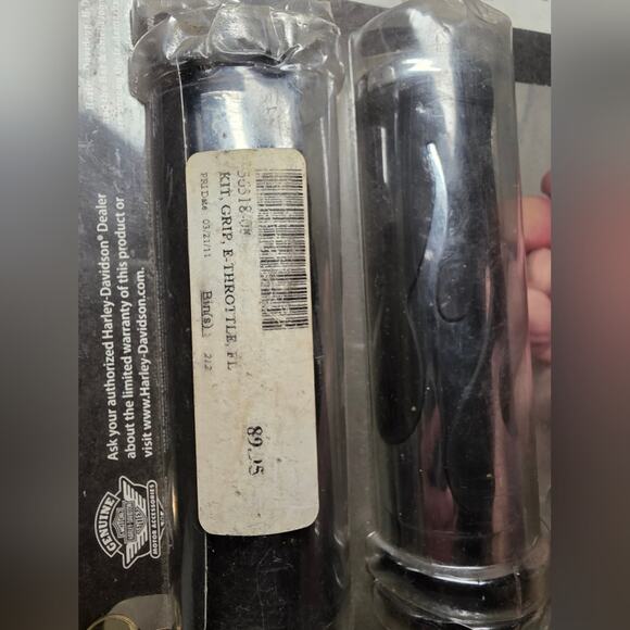 Harley Davidson Flame Hand Grips 2008-Later Touring Models 56518-08 Chrome/Black - Picture 5 of 11